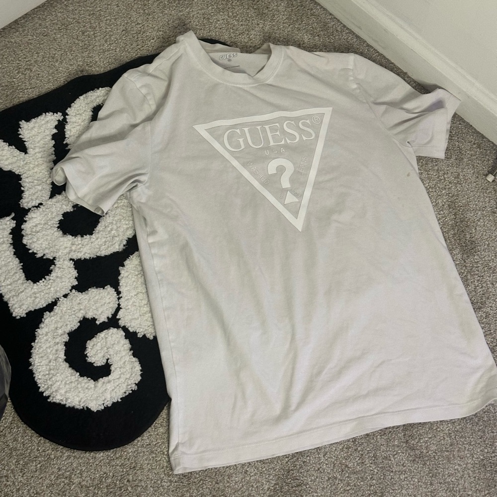Guess t shirt